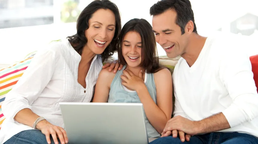 Student and parent applying for FAFSA on a laptop at home